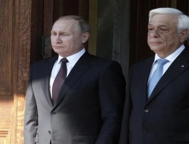 Ο Π. Παυλόπουλος συνεχάρη τον Β. Πούτιν για την επανεκλογή του